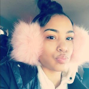 Meet your Posher, Tia